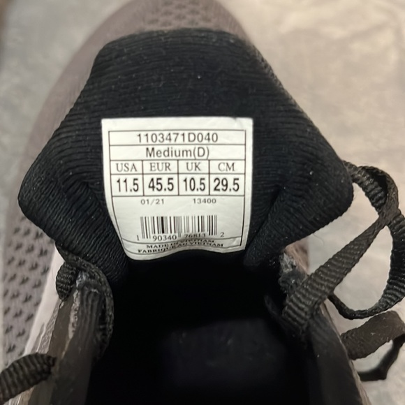 !!!SOLD!!! BROOKS Gray and Black Revel 4 Sneakers 11.5 US - Picture 8 of 9